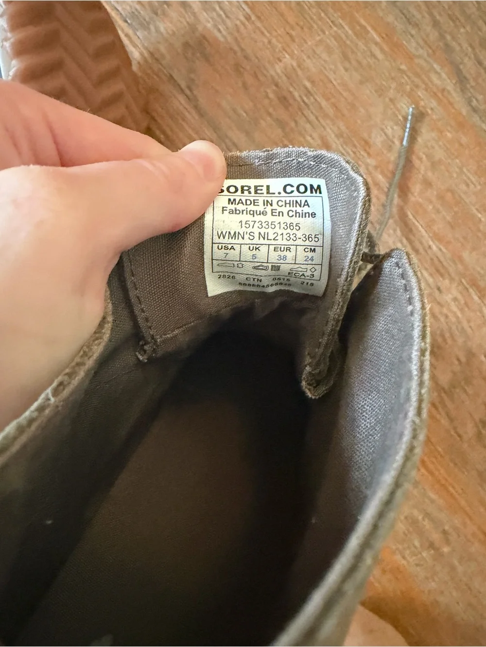Sorel women’s Olive Green and Black Lace-Up Duck Boots size 7